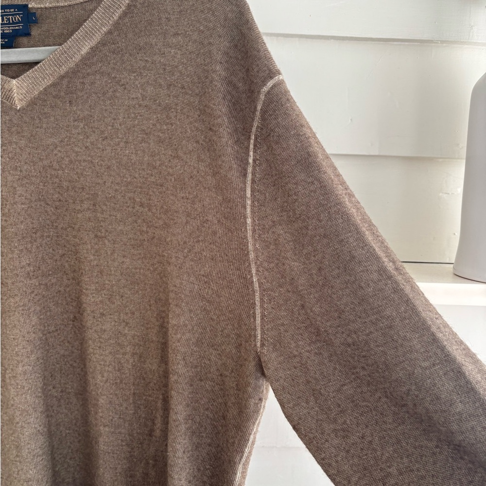 Pendleton Men's V-Neck Merino Wool Sweater in in a Greenish Brown Size Large - Picture 7 of 11